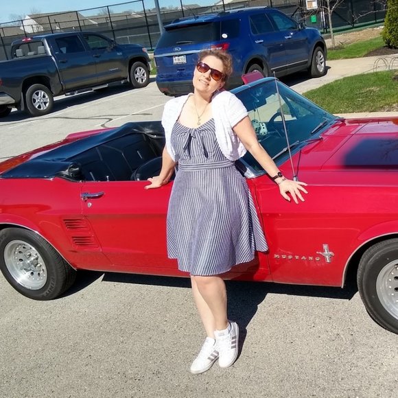 Meet your Posher, Lisa Marie - Picture 4 of 5